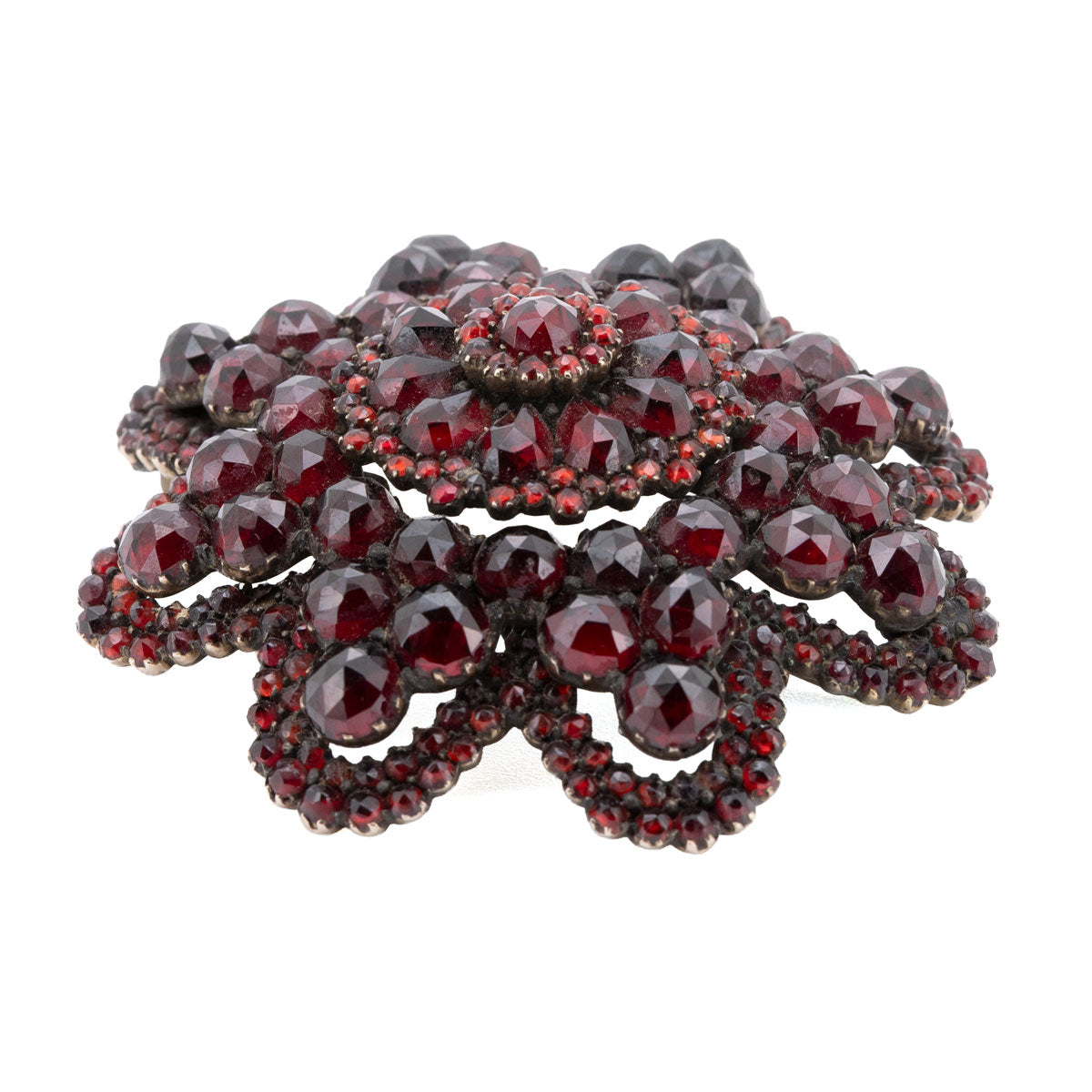 1108 – Original Biedermeier-Brosche mit Pyrop-Granat im Rosenschliff – um 1840