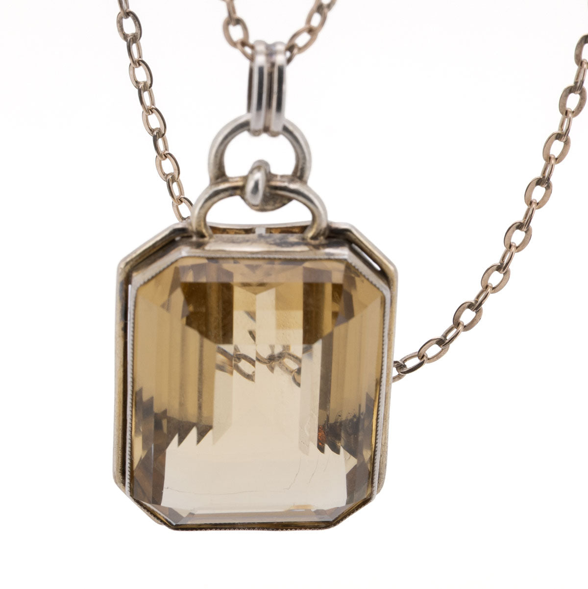 1115 – Art-Deco-Anhänger mit facettiertem Citrin – 925 Silber, um 1930