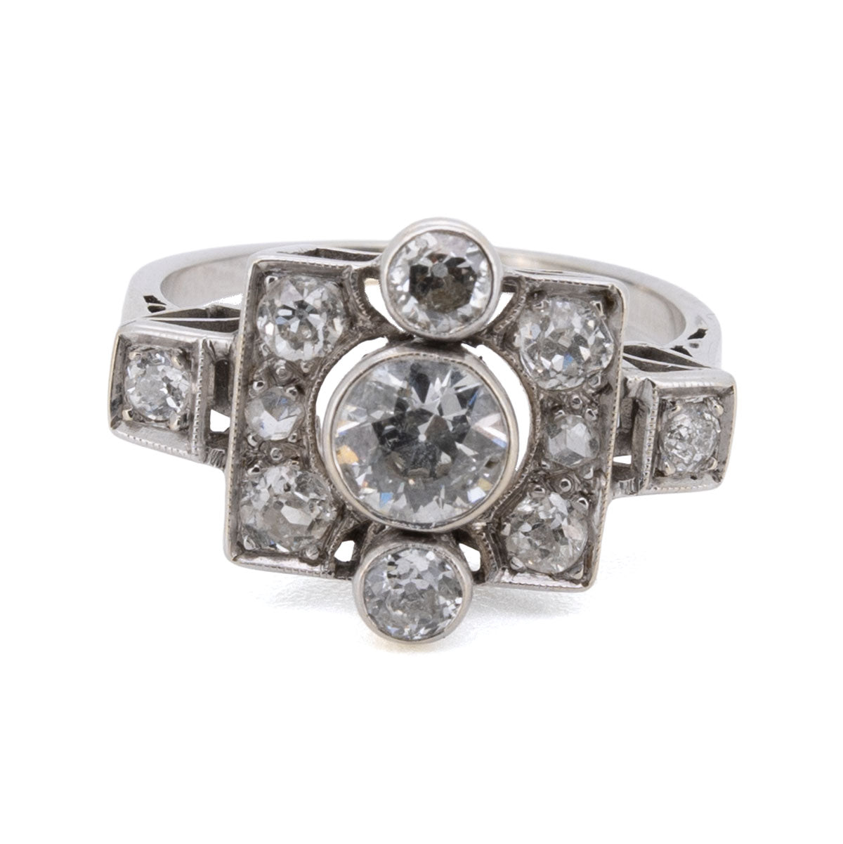 1121 – Strenger Art-Deco-Ring mit Diamanten – 585 Weißgold, um 1930