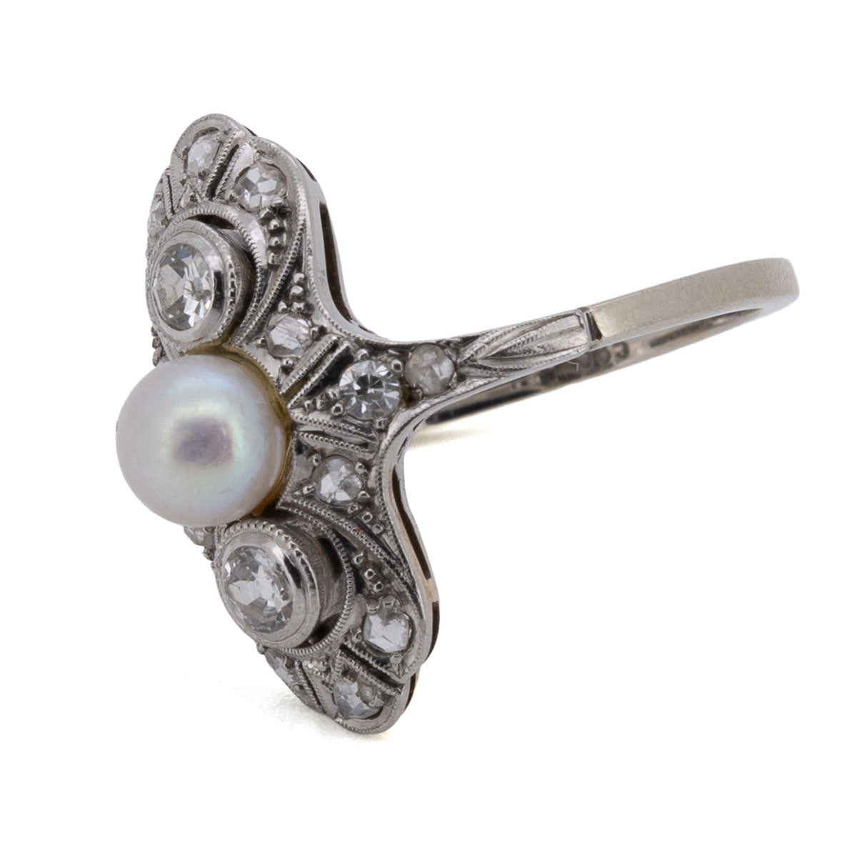 1124 – Art-Deco-Ring mit Akoya-Zuchtperle & Diamanten – 585 Weißgold, um 1930