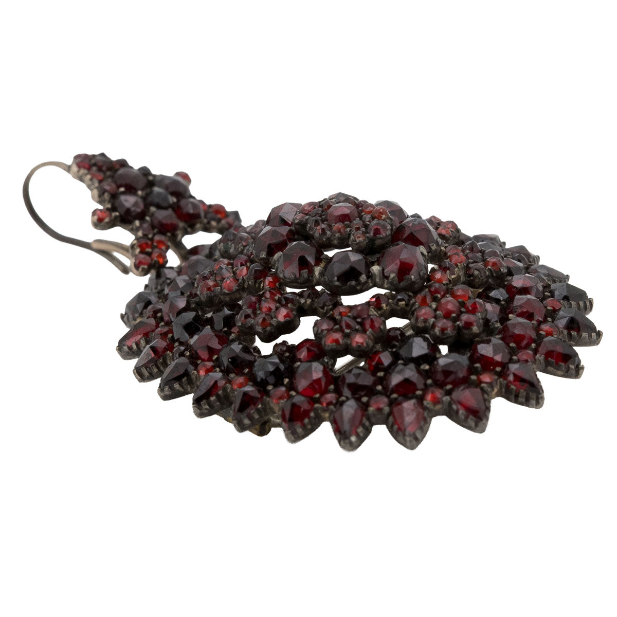 1191 – Antike böhmische Pyrop-Granat Brosche / Anhänger aus Tombak – Biedermeier, um 1850