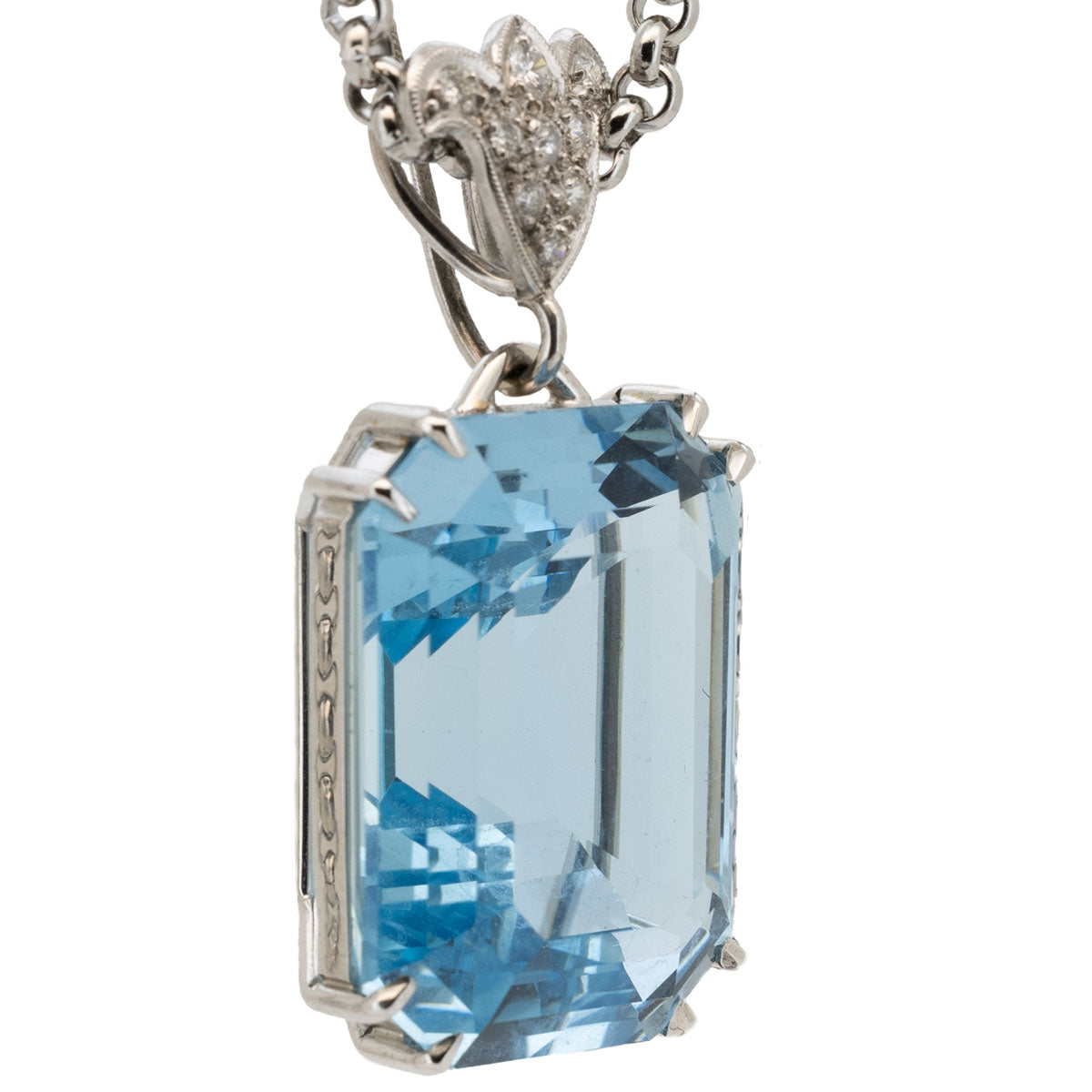 1027 Antiker Anhänger aus natürlichem Aquamarin mit Diamanten