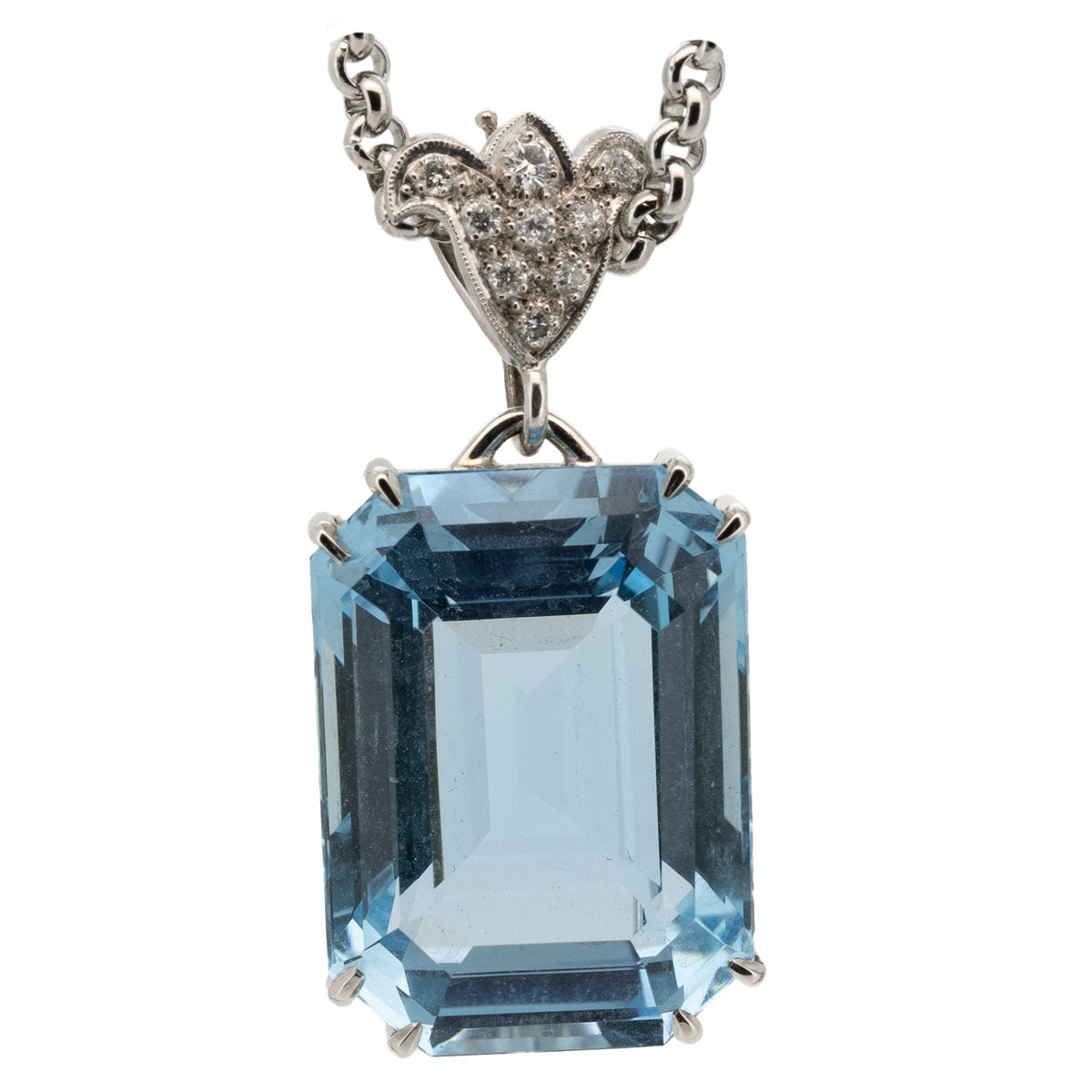 1027 Antiker Anhänger aus natürlichem Aquamarin mit Diamanten