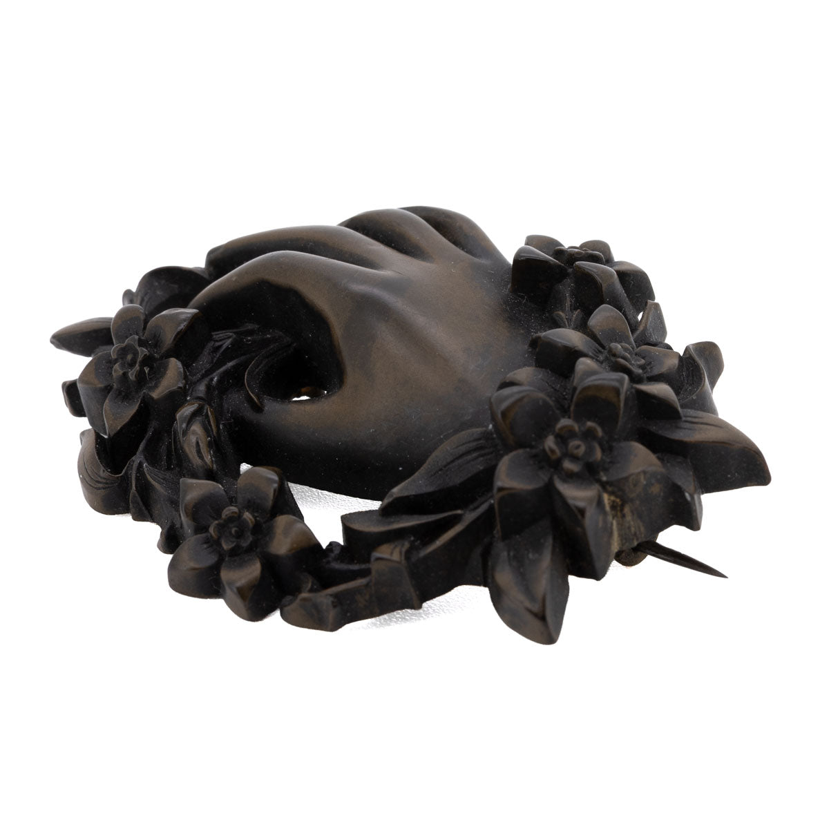 1117 – Jugendstil-Brosche „Hand mit Blumenranken“ – Jet / Gagat, um 1900