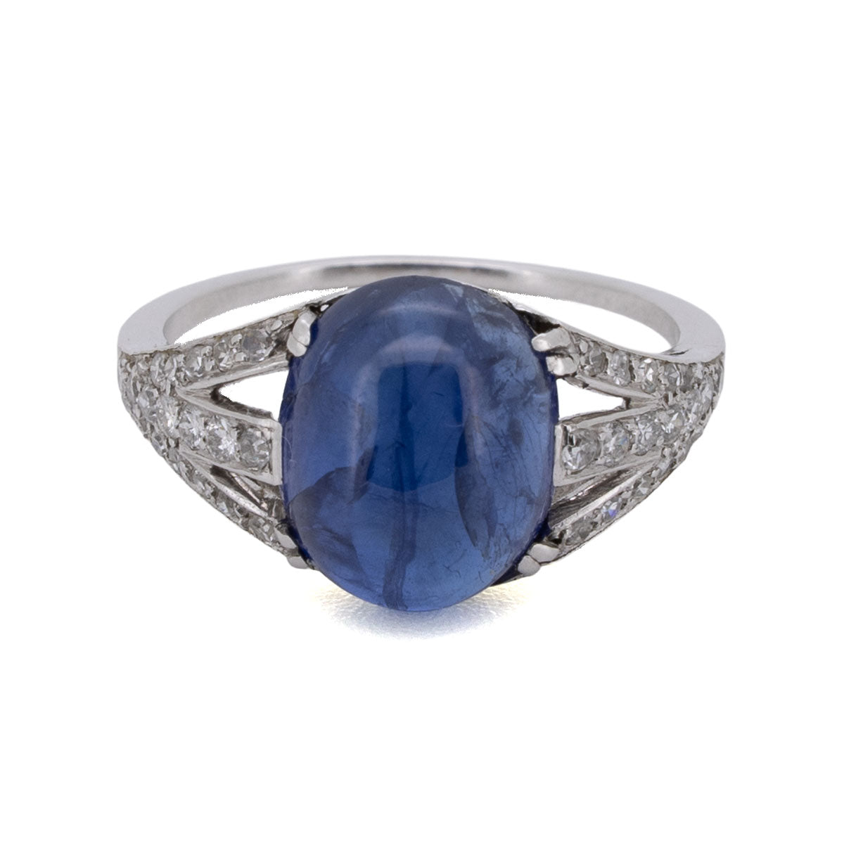 1122 – Art-Deco-Verlobungsring mit Saphir-Cabochon – Platin, um 1930