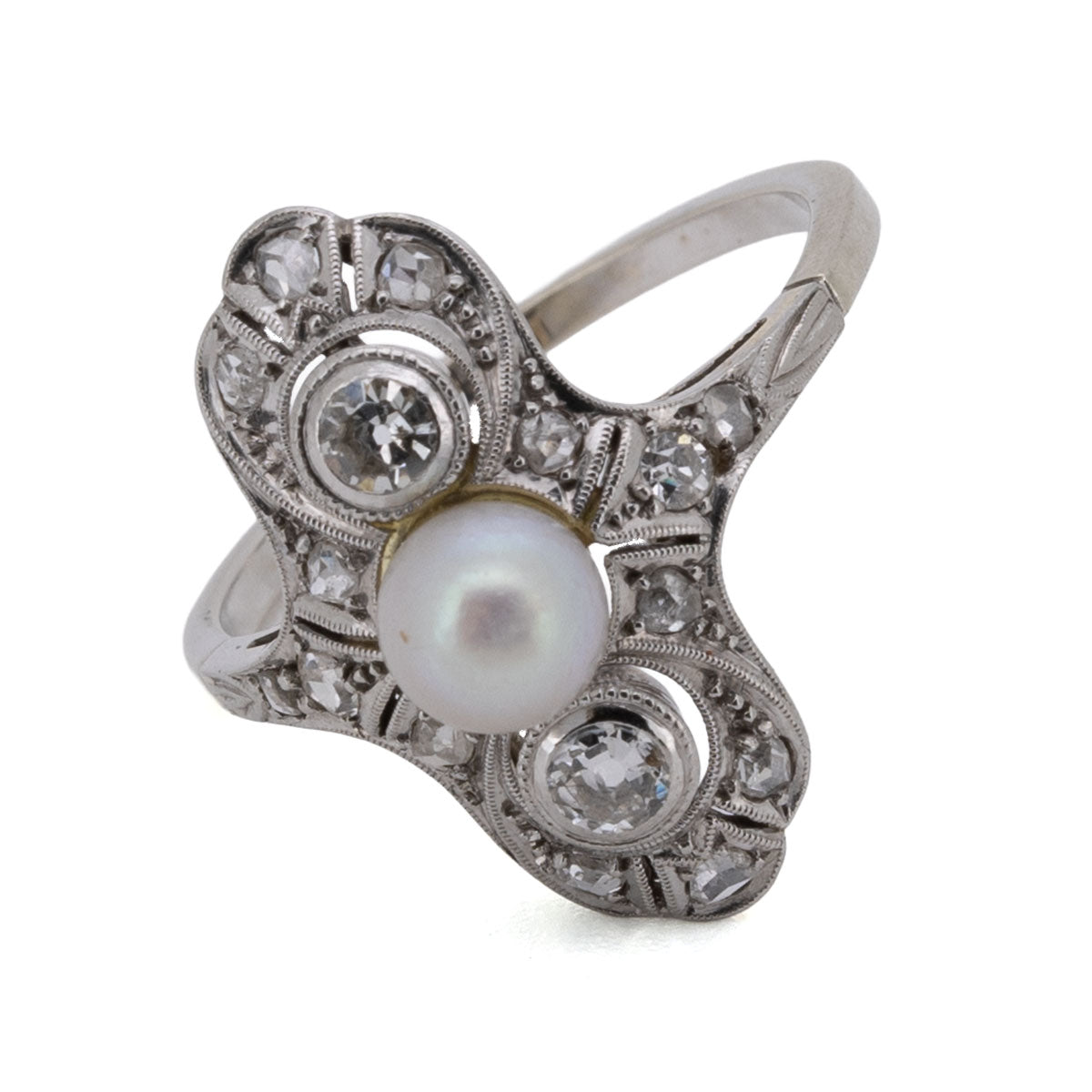 1124 – Art-Deco-Ring mit Akoya-Zuchtperle & Diamanten – 585 Weißgold, um 1930