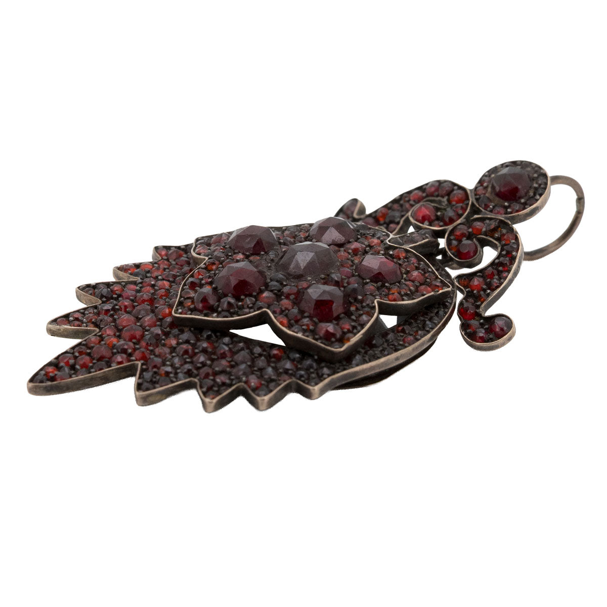 1184 – Böhmischer Pyrop-Granat Medaillon-Anhänger aus Tombak – um 1870