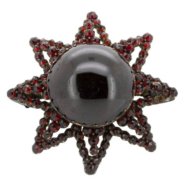 Antike böhmische Granat Brosche in Sternform aus Tombak – Biedermeier – um 1840